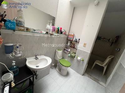 Casa de 3 alcobas en venta en Santa Lucia, Medellín, 132 m² · foto 11 de 12