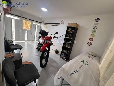 Casa de 3 alcobas en venta en Santa Lucia, Medellín, 132 m² · foto 3 de 12
