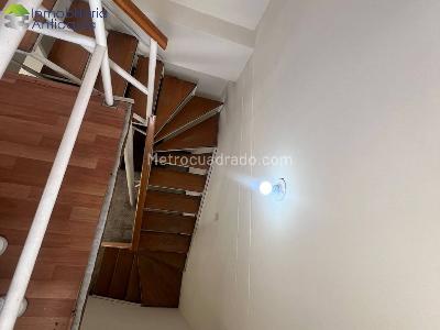 Apartamento de 2 alcobas en arriendo en Bombona, Medellín, 100 m² · foto 8 de 10