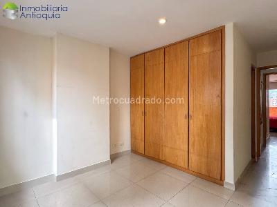 Apartamento de 3 alcobas en venta en Laureles, Medellín, 120 m² · foto 13 de 20