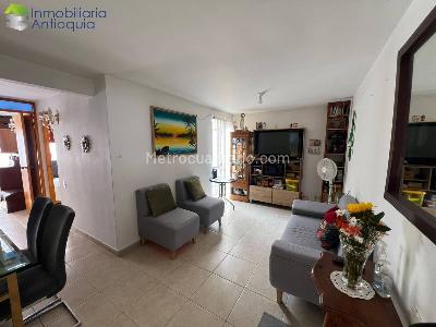 Apartamento en venta en Alpujarra, Medellín · foto 2 de 12