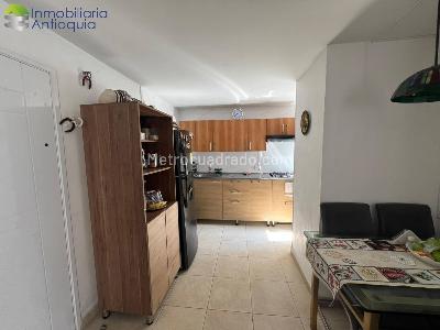 Apartamento en venta en Alpujarra, Medellín · foto 3 de 12