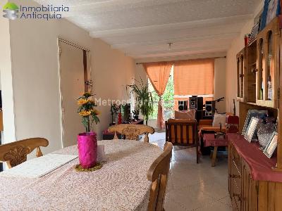 Apartamento de 3 alcobas en venta en Boston, Medellín, 80 m² · foto 2 de 18