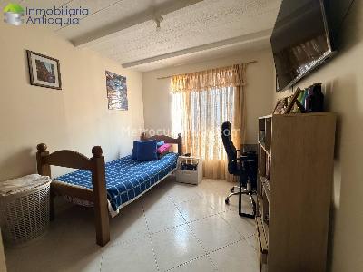 Apartamento de 3 alcobas en venta en Boston, Medellín, 80 m² · foto 5 de 18