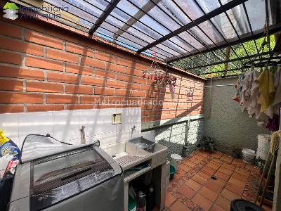 Casa de 5 alcobas en venta en El Poblado, Medellín, 300 m² · foto 11 de 20