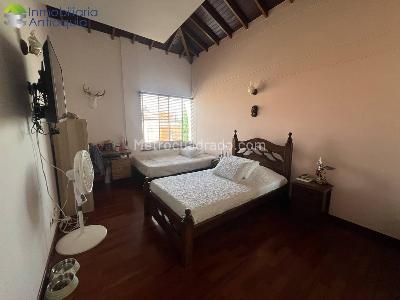 Casa de 5 alcobas en venta en El Poblado, Medellín, 300 m² · foto 18 de 20