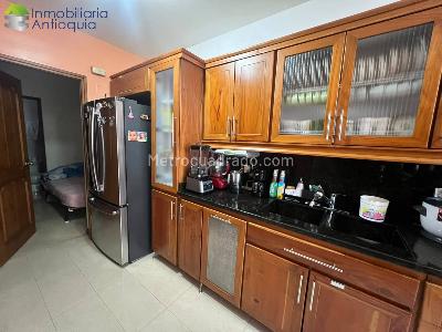 Casa de 5 alcobas en venta en El Poblado, Medellín, 300 m² · foto 2 de 20