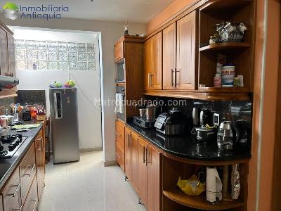 Casa de 5 alcobas en venta en El Poblado, Medellín, 300 m² · foto 3 de 20