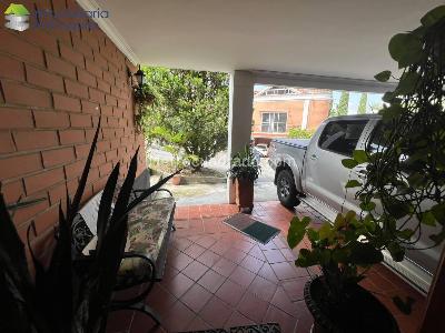 Casa de 5 alcobas en venta en El Poblado, Medellín, 300 m² · foto 5 de 20