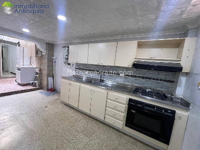 Casa de 4 alcobas en arriendo en El Danubio, Medellín, 100 m² · foto 3 de 11