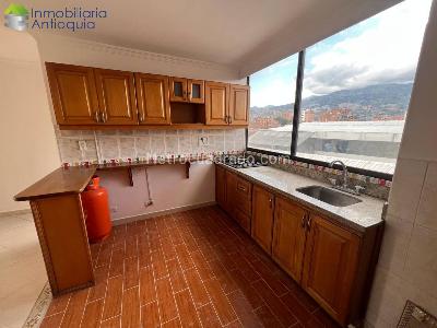 Apartamento de 2 alcobas en arriendo en Laureles, Medellín, 56 m² · foto 3 de 8