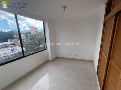 Apartamento de 2 alcobas en arriendo en Laureles, Medellín, 56 m² · foto 4 de 8