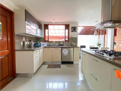 Casa de 4 alcobas en venta en San Jose De Bavaria, Bogotá, 300 m² · foto 6 de 20