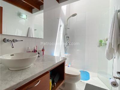 Casa de 4 alcobas en venta en San Jose De Bavaria, Bogotá, 300 m² · foto 18 de 20