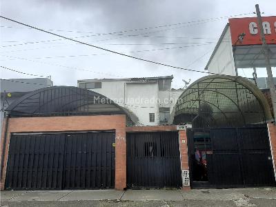 Casa de 5 alcobas en venta en Los Alcazares, Bogotá, 456 m² · foto 2 de 17