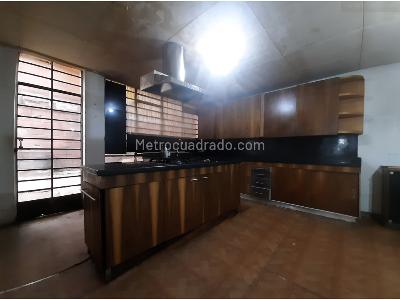 Casa de 5 alcobas en venta en Los Alcazares, Bogotá, 456 m² · foto 6 de 17