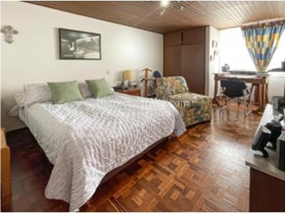Casa de 5 alcobas en venta en Pontevedra, Bogotá, 240 m² · foto 5 de 15