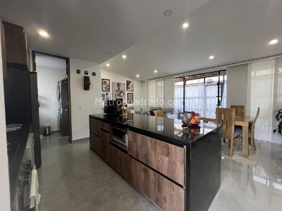 Casa de 3 alcobas en venta en Venta Casa De Un Piso, Chía, 250 m² · foto 3 de 16