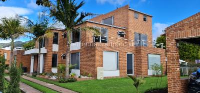 Casa de 5 alcobas en venta en Guaymaral, Chía, 480 m² · foto 3 de 17