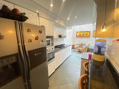 Casa de 4 alcobas en venta en Altos De Gratamira, Bogotá, 216 m² · foto 18 de 20
