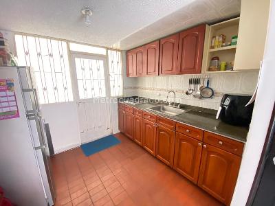 Casa de 2 alcobas en venta en Aures Suba, Bogotá, 52 m² · foto 4 de 17