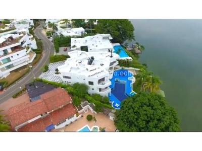 Casa de 5 alcobas en venta en Girardot, Girardot, 850 m² · foto 2 de 20