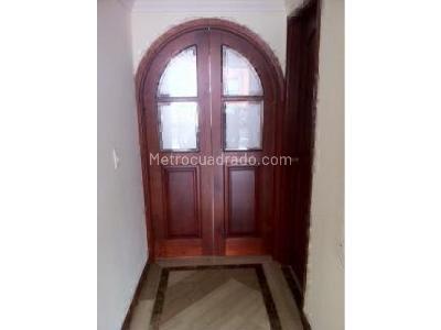 Apartamento de 3 alcobas en venta en Santa Barbara Occidental, Bogotá, 209 m² · foto 9 de 16