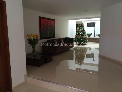 Apartamento de 3 alcobas en venta en Santa Barbara Occidental, Bogotá, 209 m² · foto 14 de 16