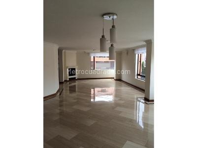 Apartamento de 3 alcobas en venta en Santa Barbara Occidental, Bogotá, 209 m² · foto 2 de 16