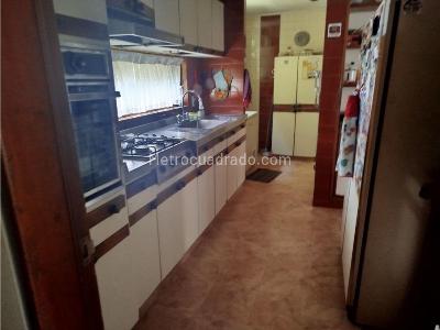 Apartamento en venta en Santa Barbara Central, Bogotá · foto 8 de 16