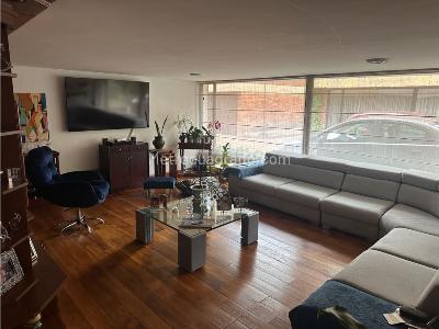 Casa de 4 alcobas en venta en San Jose De Bavaria, Bogotá, 253 m² · foto 2 de 19