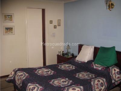 Casa de 4 alcobas en venta en Santa Paula, Bogotá, 300 m² · foto 8 de 19