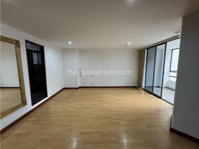 Apartamento de 3 alcobas en venta en La Carolina, Bogotá, 270 m² · foto 5 de 9
