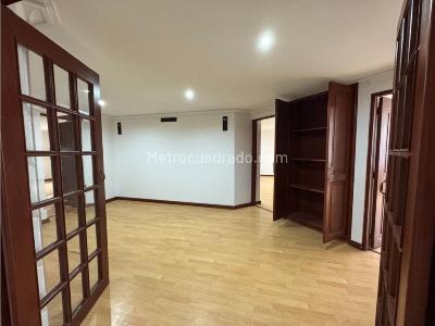 Apartamento de 3 alcobas en venta en La Carolina, Bogotá, 270 m² · foto 6 de 9