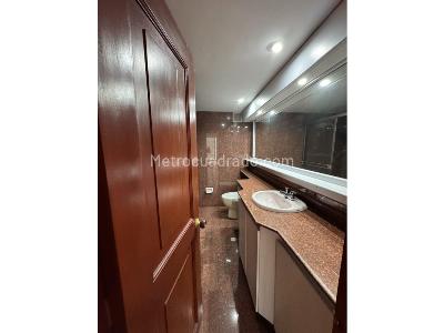 Apartamento de 3 alcobas en venta en La Carolina, Bogotá, 270 m² · foto 7 de 9