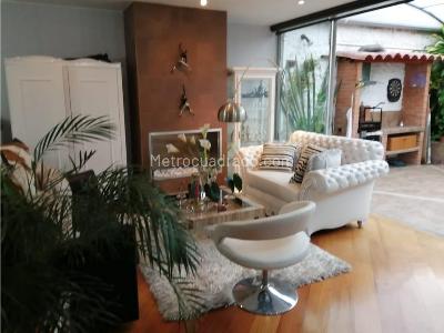Casa de 3 alcobas en venta en Santa Paula, Bogotá, 257 m² · foto 2 de 20