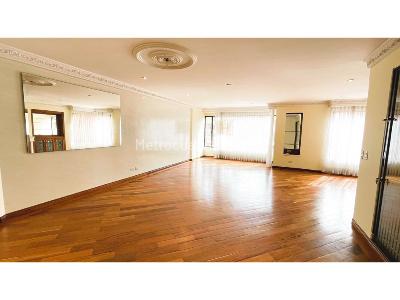 Apartamento de 3 alcobas en venta en La Carolina, Bogotá, 167 m² · foto 2 de 20