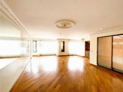 Apartamento de 3 alcobas en venta en La Carolina, Bogotá, 167 m² · foto 3 de 20