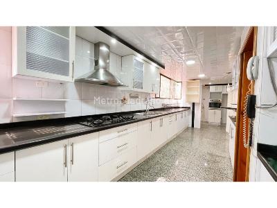 Apartamento de 3 alcobas en venta en La Carolina, Bogotá, 167 m² · foto 4 de 20