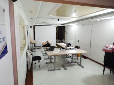 Casa de 4 alcobas en venta en Santa Barbara, Bogotá, 256 m² · foto 2 de 20