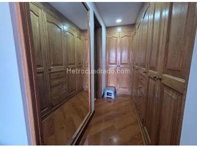 Apartamento de 3 alcobas en venta en Santa Barbara, Bogotá, 141 m² · foto 5 de 11