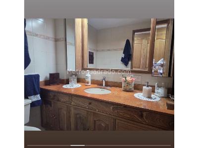 Apartamento de 3 alcobas en venta en Santa Barbara, Bogotá, 141 m² · foto 7 de 11