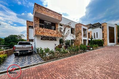 Casa de 4 alcobas en venta en Calambeo, Ibagué, 296 m² · foto 2 de 20