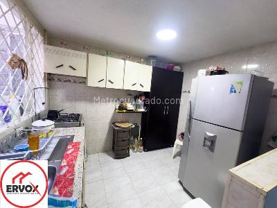 Casa de 5 alcobas en venta en Villa Cafe, Ibagué, 205 m² · foto 5 de 19