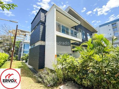 Casa de 3 alcobas en venta en Altos De La Carolina, Ibagué, 190 m² · foto 2 de 20