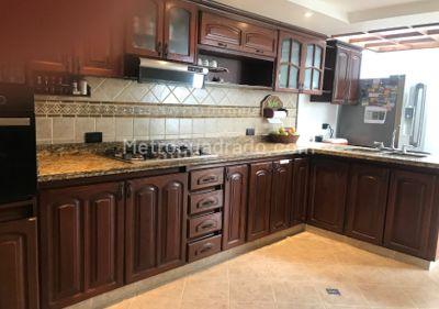 Casa de 4 alcobas en venta en Cedritos, Bogotá, 228 m² · foto 6 de 20