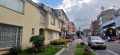 Casa de 4 alcobas en venta en Santa Barbara Central Santa Barbara, Bogotá, 237 m² · foto 2 de 6