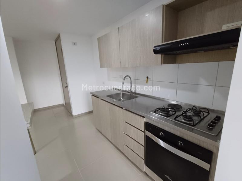 Apartamento moderno de 3 habitaciones en alquiler en Sabaneta - 2