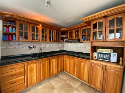 Casa de 5 alcobas en venta en Rionegro, Rionegro, 85 m² · foto 2 de 9