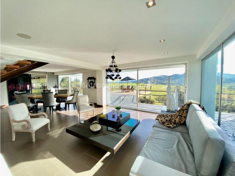 Mansión de 5 Alcobas con Jacuzzi en Alto de las Palmas - 3